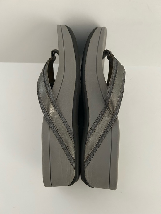 Vionic Hightide Gray Thong Sandals | Size 6 - Picture 6 of 8